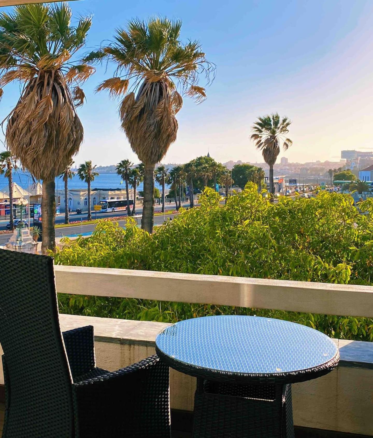 Sea View W Balcony 2 Mins Walk To Beach & Casino Estoril Esterno foto