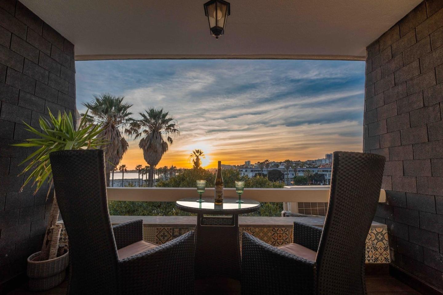 Sea View W Balcony 2 Mins Walk To Beach & Casino Estoril Esterno foto